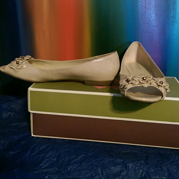 Naturalizer Penny Flats - Picture 2 of 7